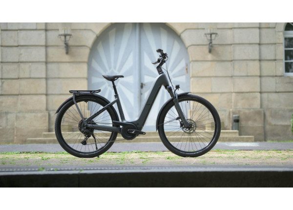 VTC Électrique Cube Kathmandu Hybrid One 800 Shimano Cues 2025
