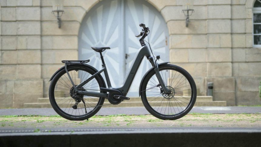 VTC Électrique Cube Kathmandu Hybrid One 800 Shimano Cues 2025