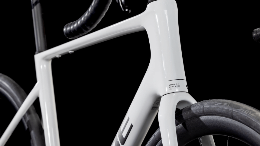 Vélo de Course Cube Attain C:62 SLX Shimano 105 Di2 2025