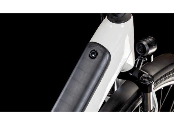 Vélo de Voyage Électrique Cube Touring Hybrid One 625 Easy Entry Shimano Cues 2025
