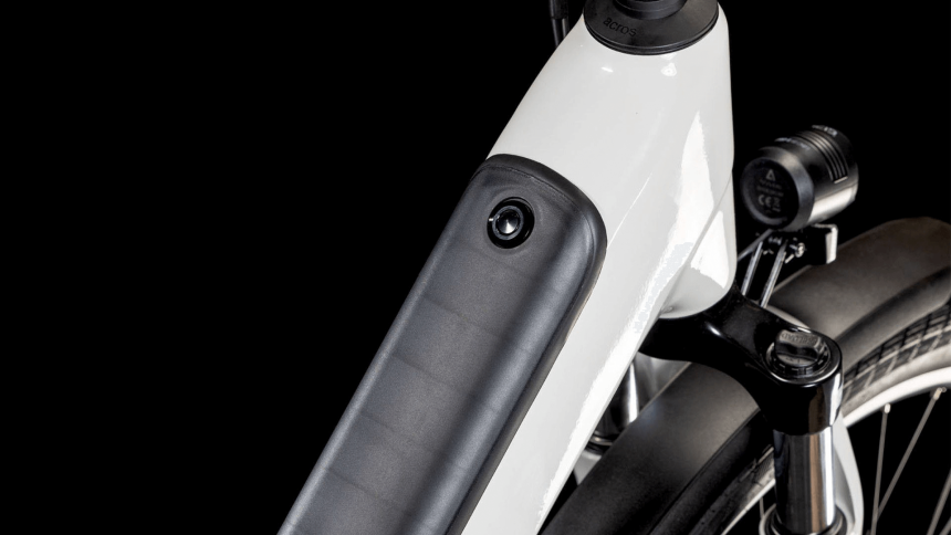 Vélo de Voyage Électrique Cube Touring Hybrid One 625 Easy Entry Shimano Cues 2025