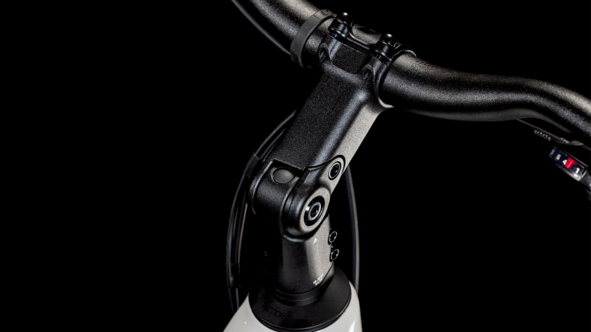 Vélo de Voyage Électrique Cube Touring Hybrid One 625 Easy Entry Shimano Cues 2025