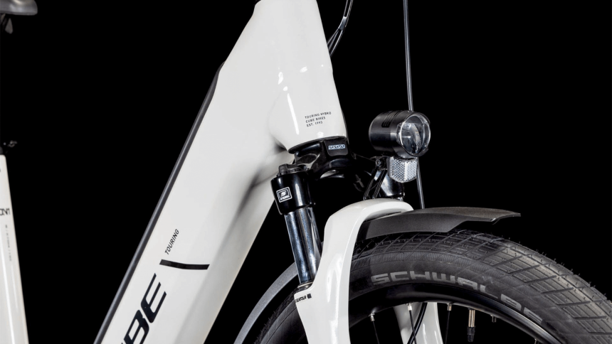 Vélo de Voyage Électrique Cube Touring Hybrid One 625 Easy Entry Shimano Cues 2025