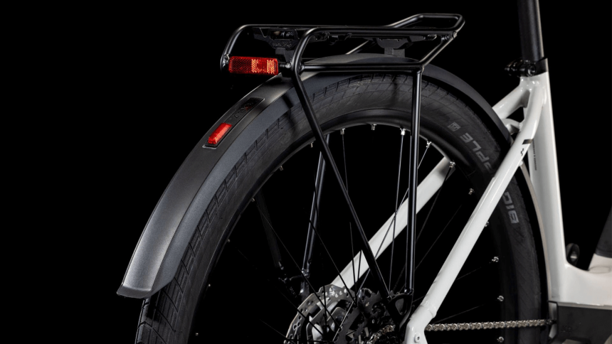 Vélo de Voyage Électrique Cube Touring Hybrid One 625 Easy Entry Shimano Cues 2025