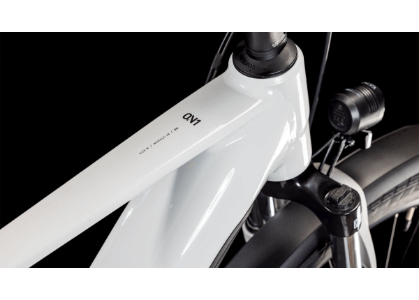 Vélo de Voyage Électrique Cube Touring Hybrid One 625 Shimano Cues 2025
