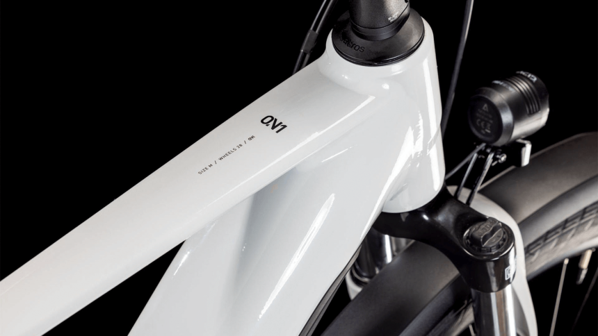 Vélo de Voyage Électrique Cube Touring Hybrid One 625 Shimano Cues 2025