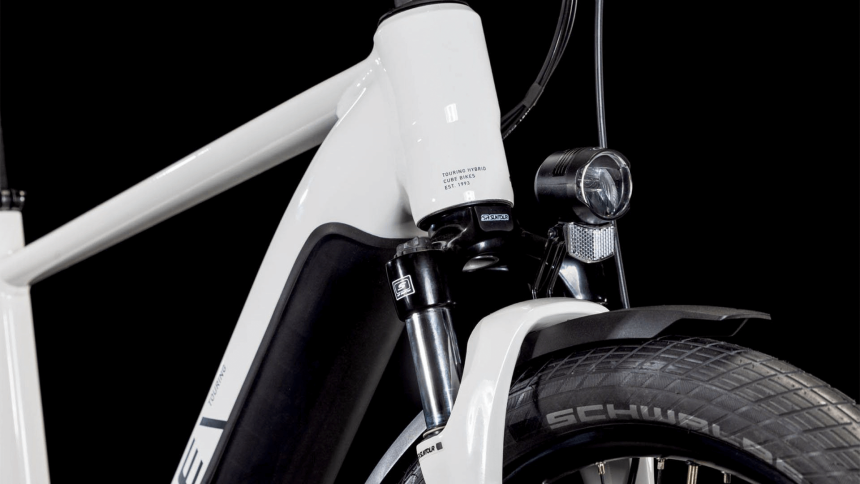Vélo de Voyage Électrique Cube Touring Hybrid One 625 Shimano Cues 2025