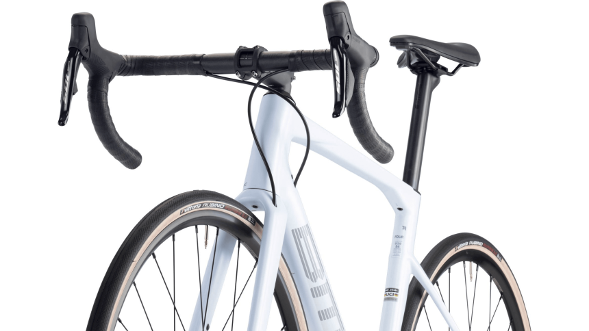 Vélo de route BMC Roadmachine Four Shimano 105 Di2 2024
