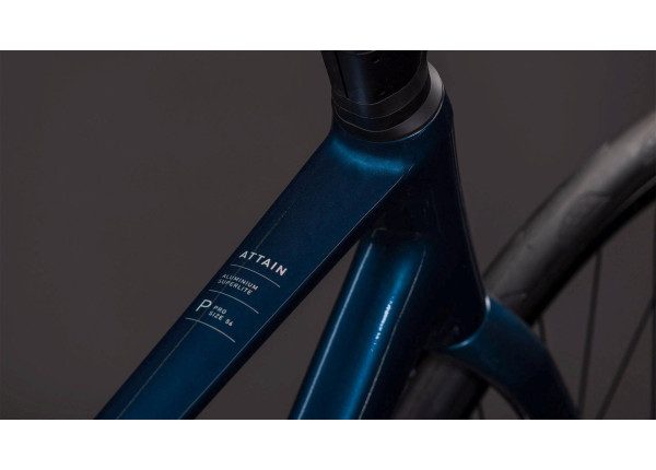 Vélo de route Cube Attain Pro Shimano Claris 2026