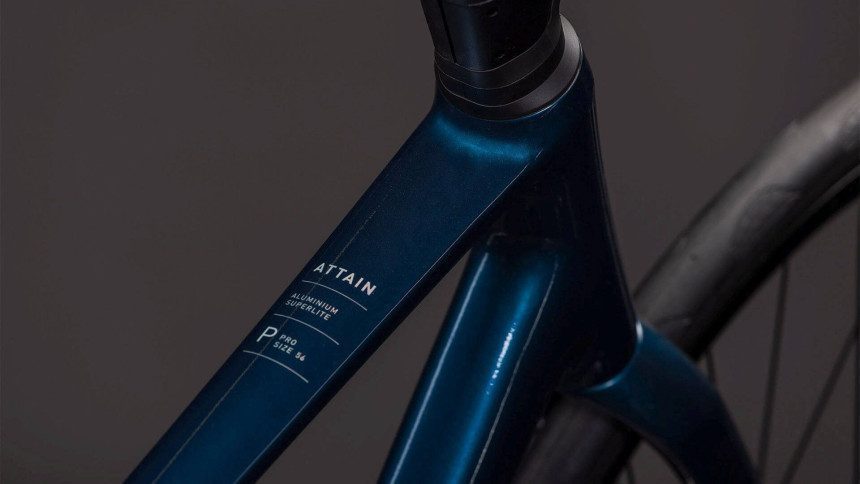 Vélo de route Cube Attain Pro Shimano Claris 2026