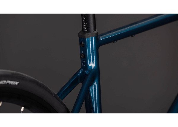 Vélo de route Cube Attain Pro Shimano Claris 2026