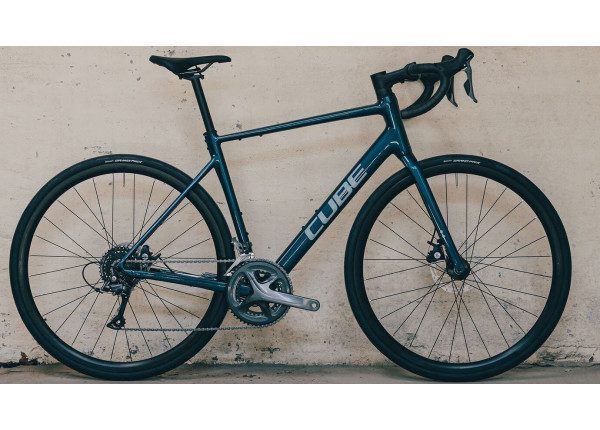Vélo de route Cube Attain Pro Shimano Claris 2026